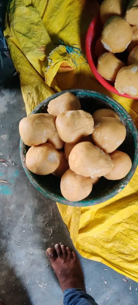 golden-yellow-round-type-jaggery